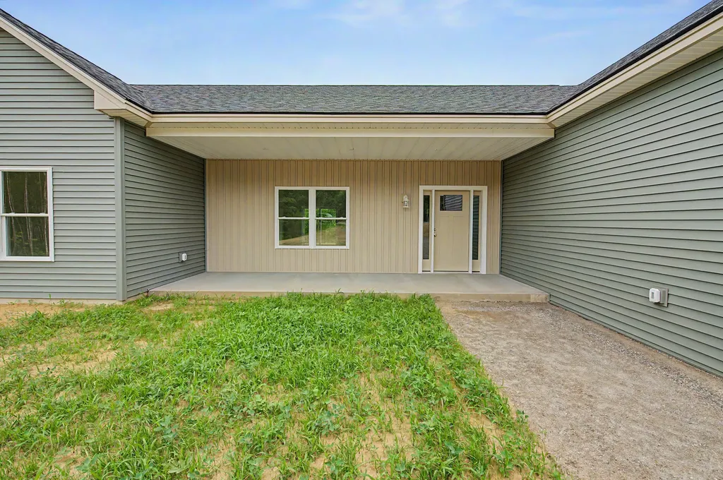 18 Rockwood Estates Windsor ME 04363