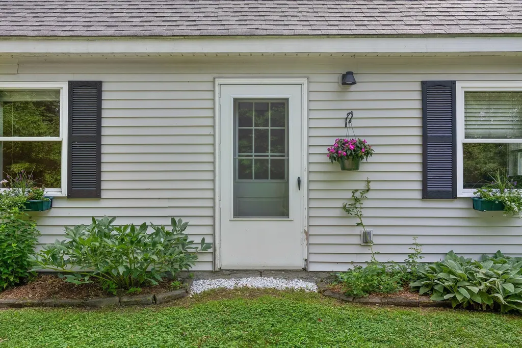 31 Station Hill Road Vassalboro ME 04989
