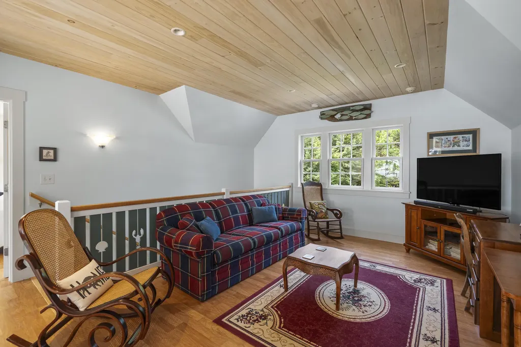 75 Stowaway Road Southport ME 04576