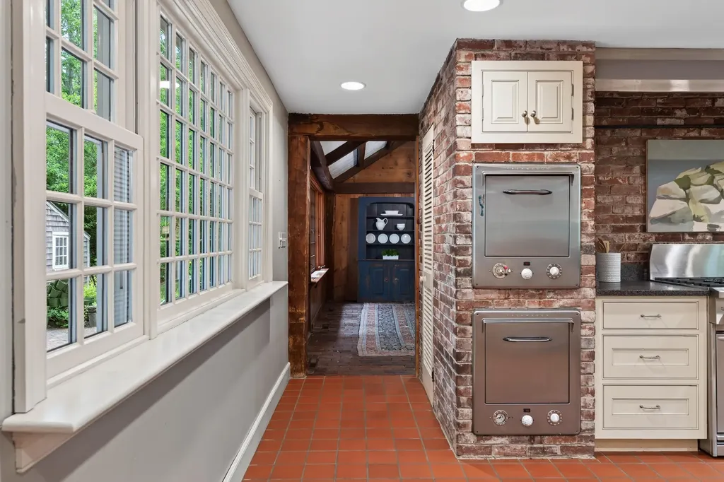 1062 Shore Road Cape Elizabeth ME 04107