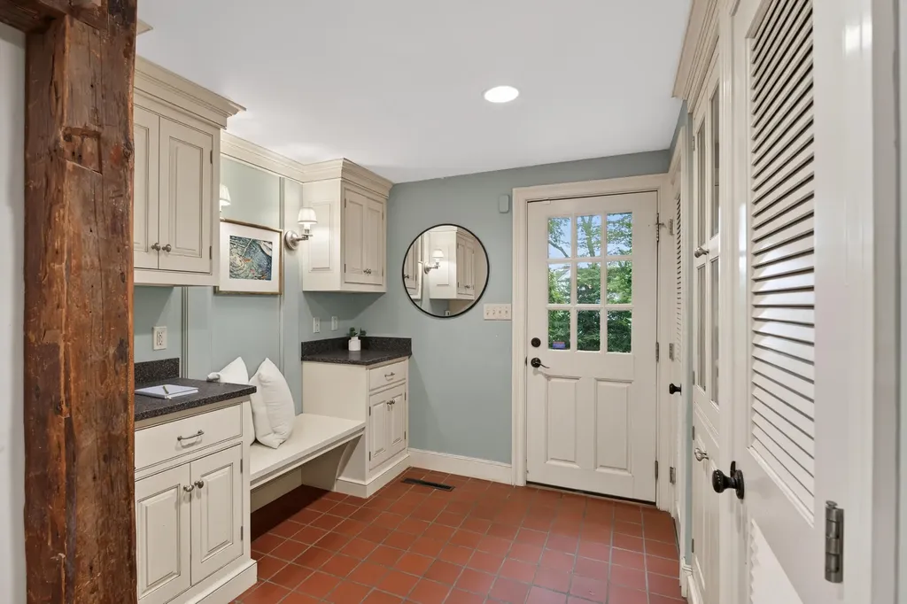 1062 Shore Road Cape Elizabeth ME 04107