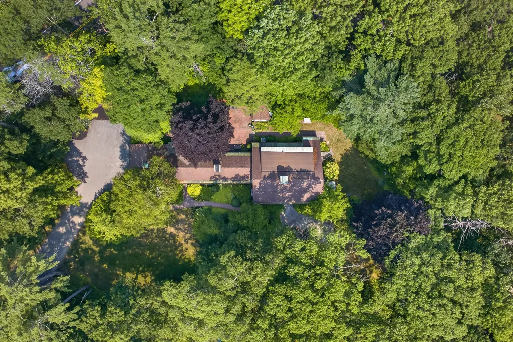 1062 Shore Road Cape Elizabeth ME 04107