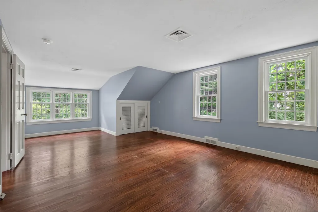 1062 Shore Road Cape Elizabeth ME 04107