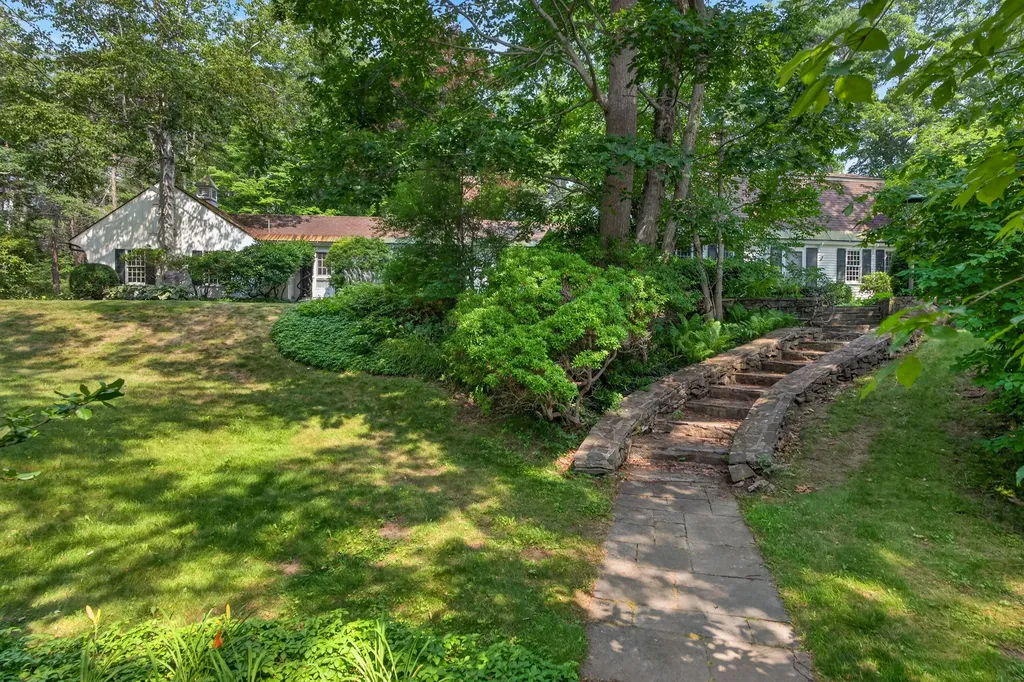 1062 Shore Road Cape Elizabeth ME 04107