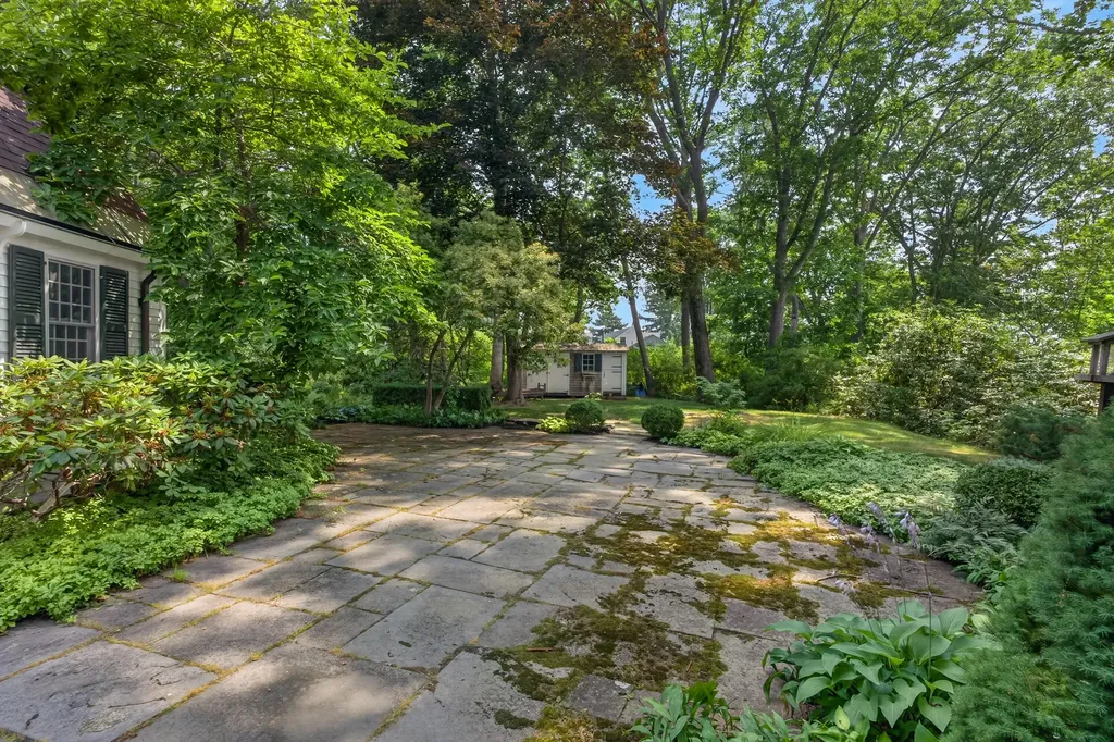 1062 Shore Road Cape Elizabeth ME 04107