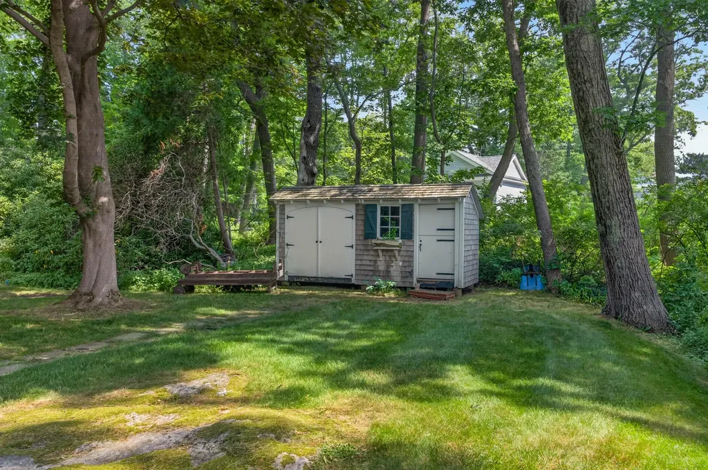 1062 Shore Road Cape Elizabeth ME 04107