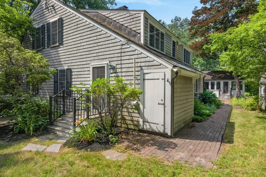 1062 Shore Road Cape Elizabeth ME 04107