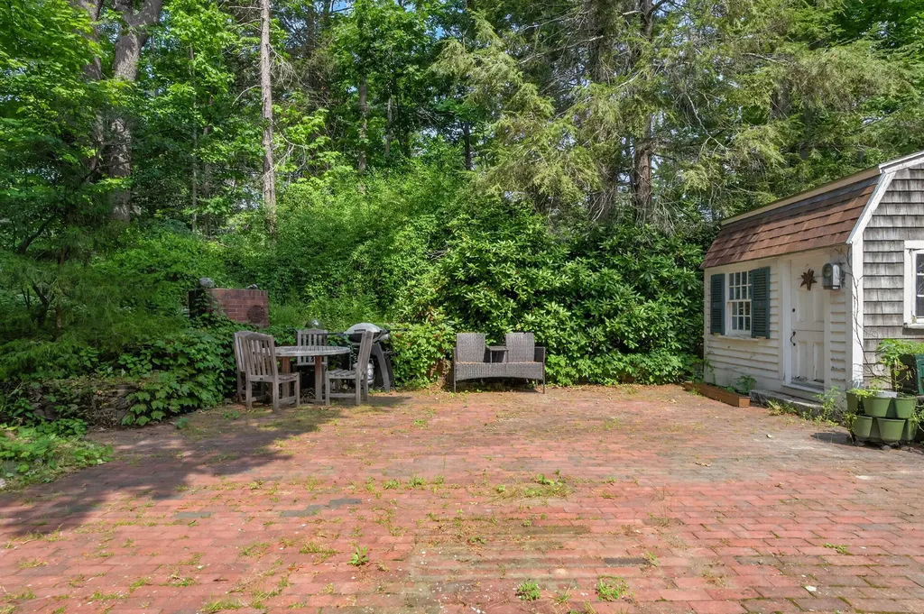 1062 Shore Road Cape Elizabeth ME 04107