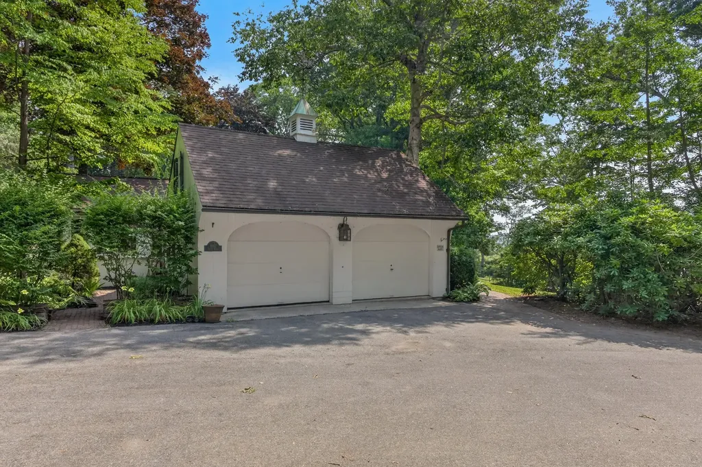 1062 Shore Road Cape Elizabeth ME 04107