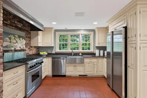 1062 Shore Road Cape Elizabeth ME 04107