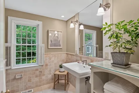 1062 Shore Road Cape Elizabeth ME 04107