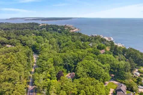 1062 Shore Road Cape Elizabeth ME 04107