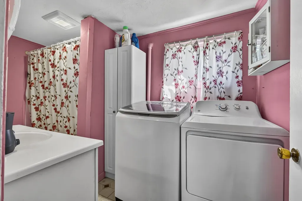 39 Cumberland Avenue Saco ME 04072