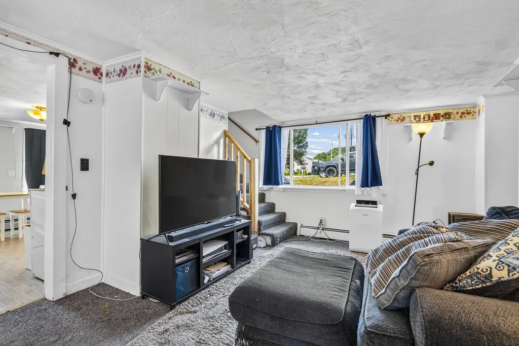 39 Cumberland Avenue Saco ME 04072