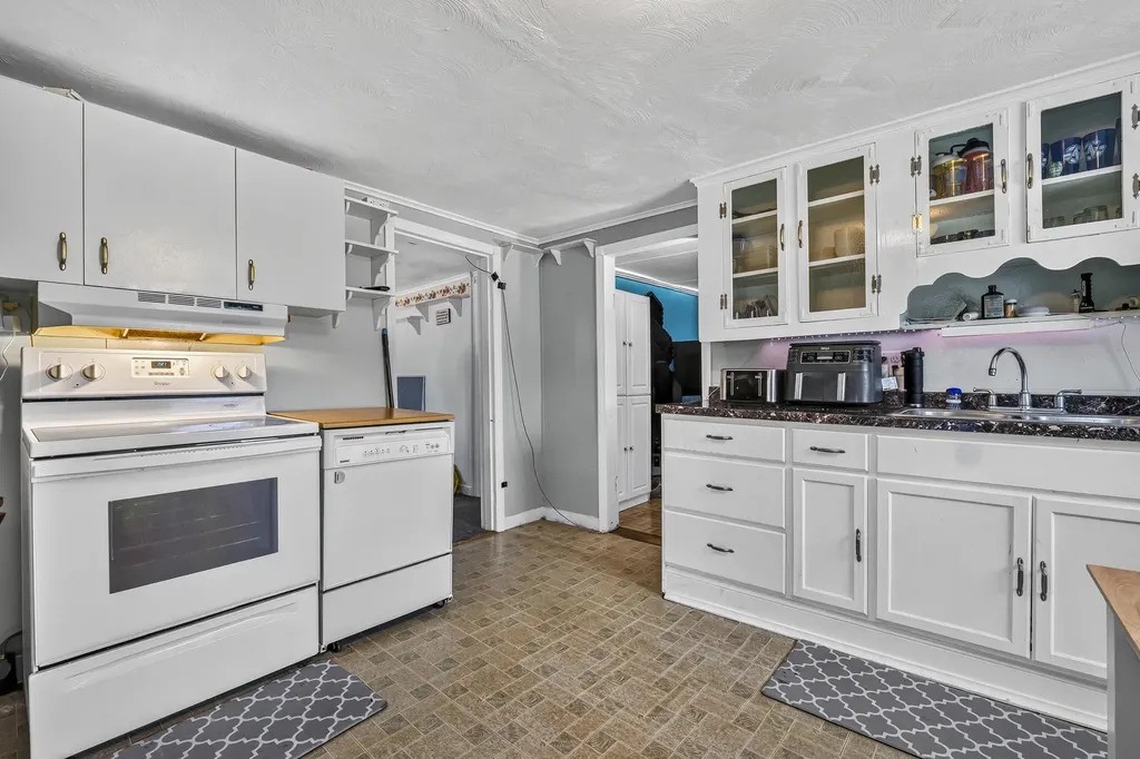 39 Cumberland Avenue Saco ME 04072