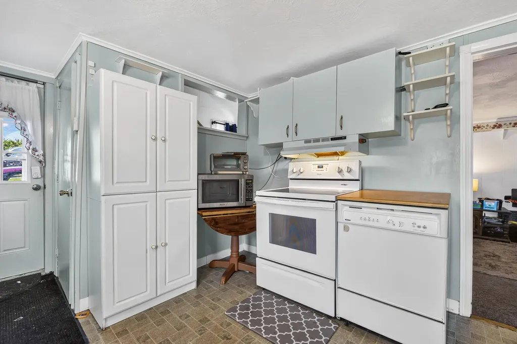 39 Cumberland Avenue Saco ME 04072