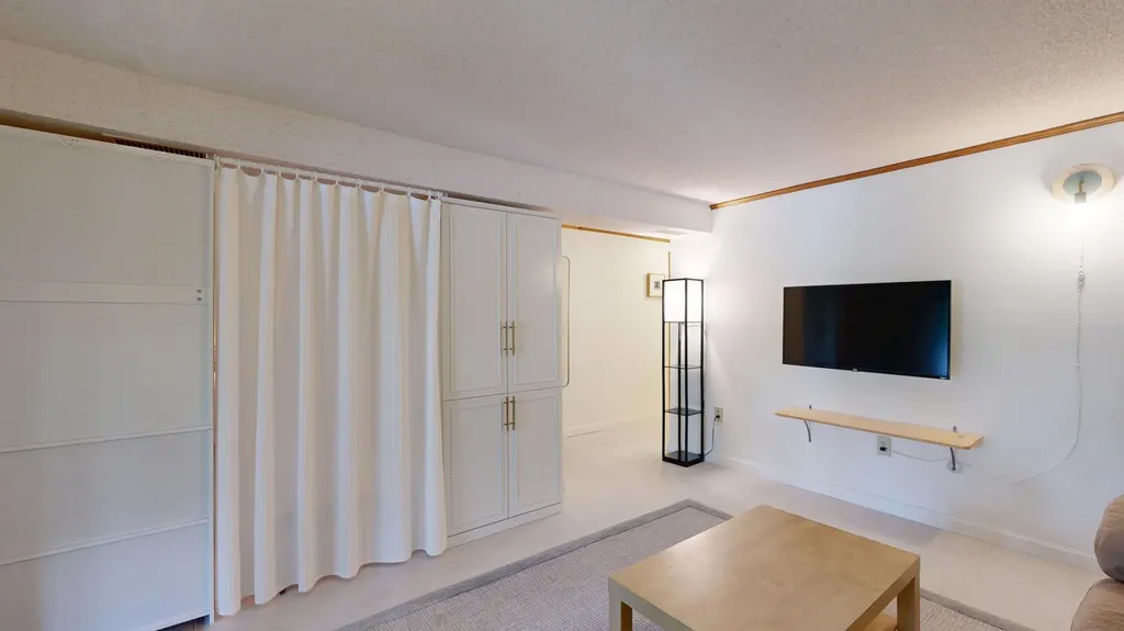 9 Suomela Lane Norway ME 04268