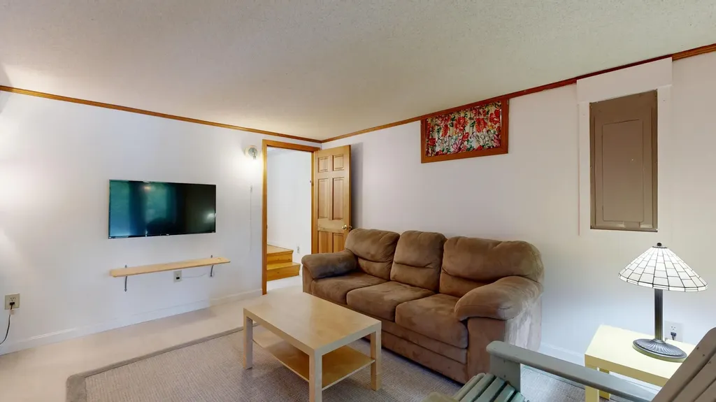 9 Suomela Lane Norway ME 04268