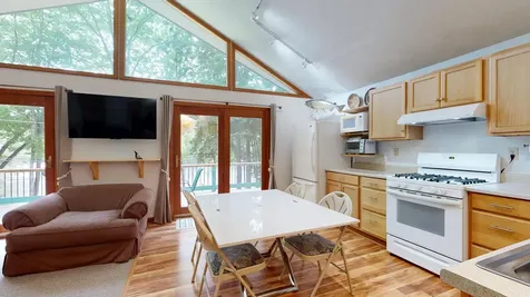 9 Suomela Lane Norway ME 04268