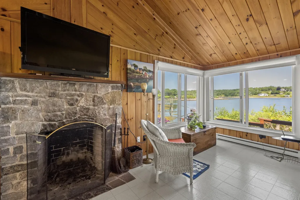 30 Heron Cove Road NE Bristol ME 04554