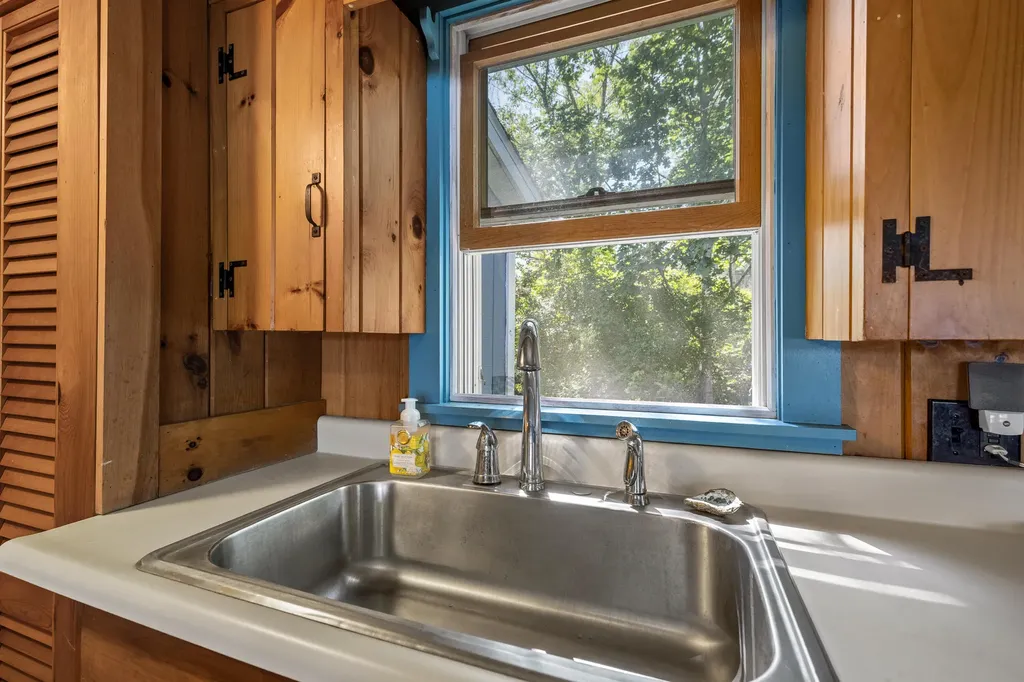 30 Heron Cove Road NE Bristol ME 04554