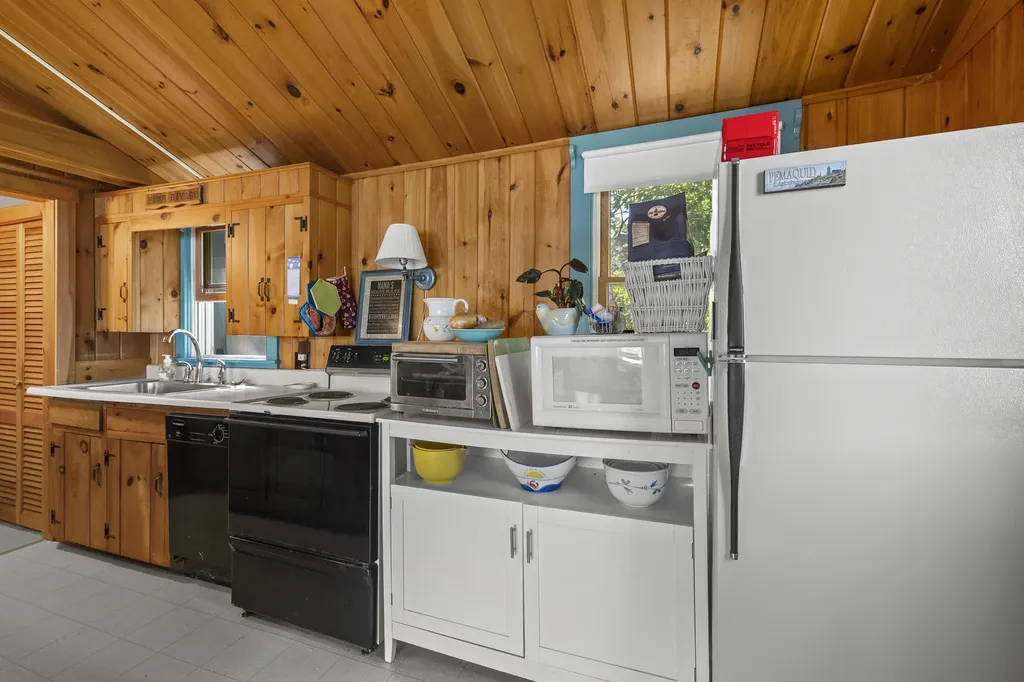 30 Heron Cove Road NE Bristol ME 04554