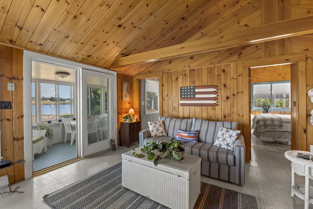 30 Heron Cove Road NE Bristol ME 04554