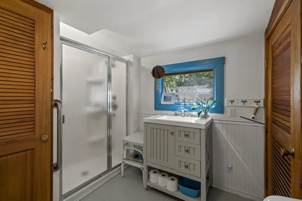 30 Heron Cove Road NE Bristol ME 04554