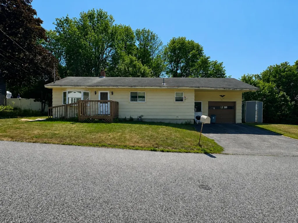 9 Sherbrooke Avenue Lewiston ME 04240