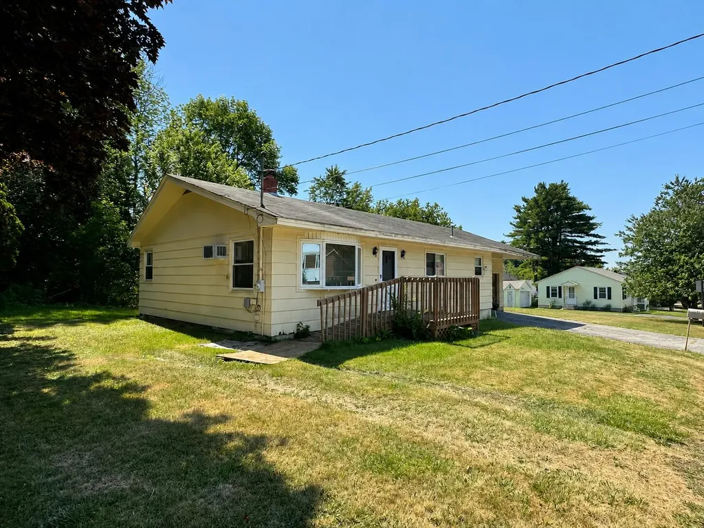 9 Sherbrooke Avenue Lewiston ME 04240