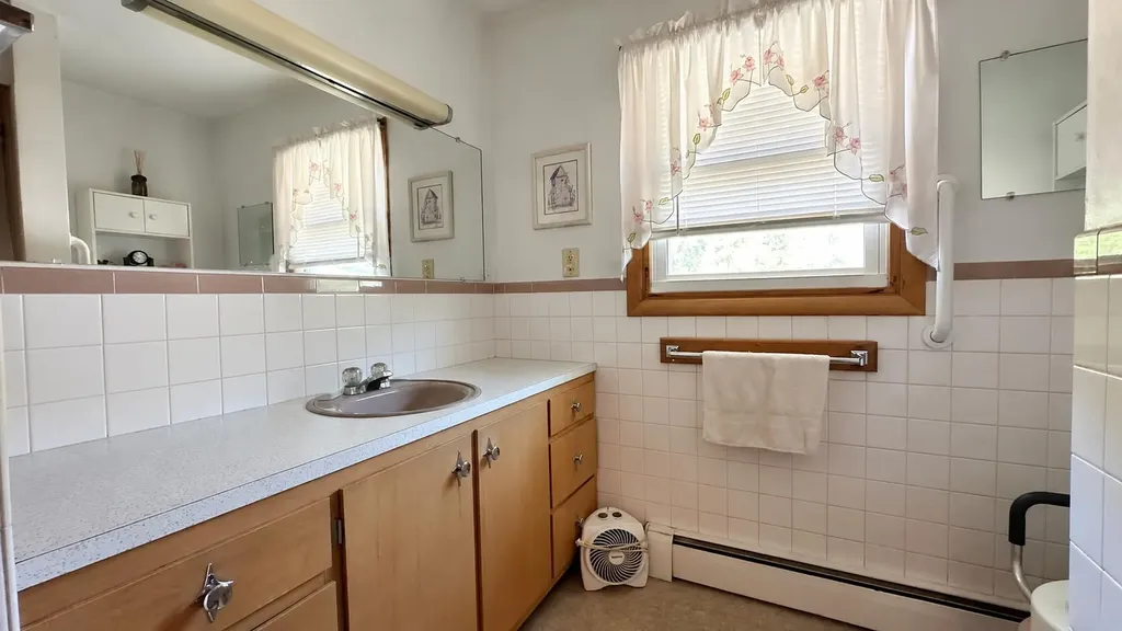 9 Sherbrooke Avenue Lewiston ME 04240