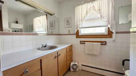 9 Sherbrooke Avenue Lewiston ME 04240