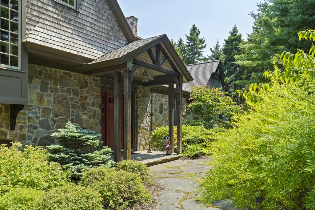 34 Cragmoor Lane Harpswell ME 04003