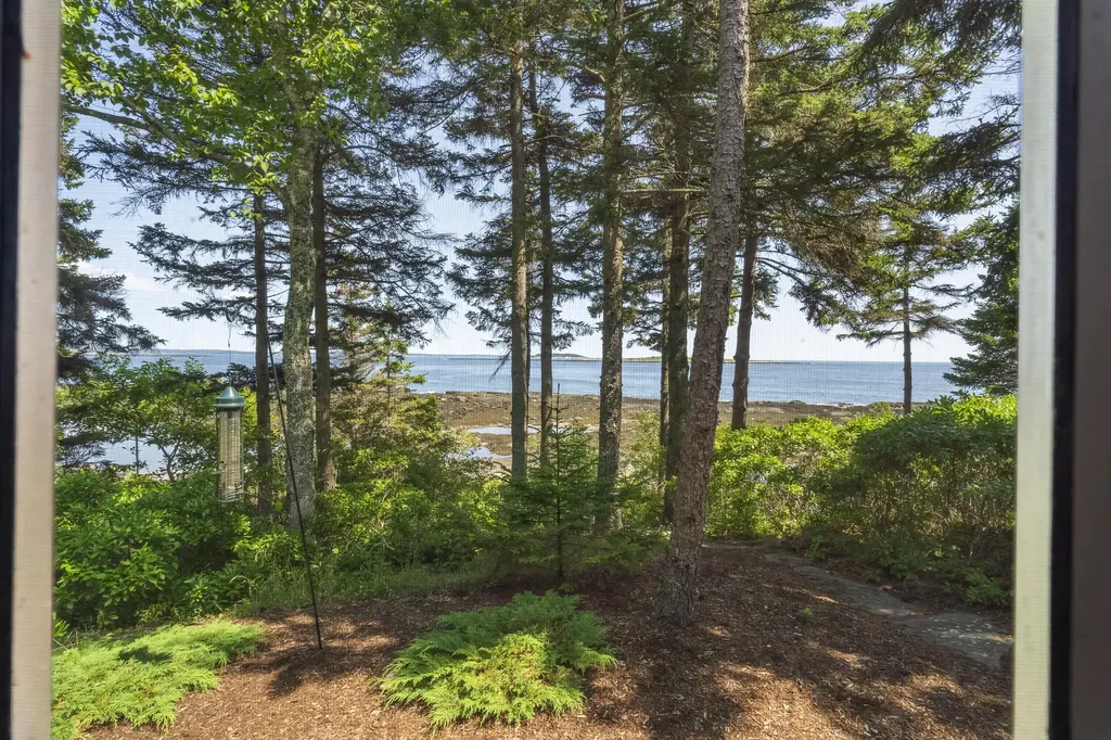 34 Cragmoor Lane Harpswell ME 04003