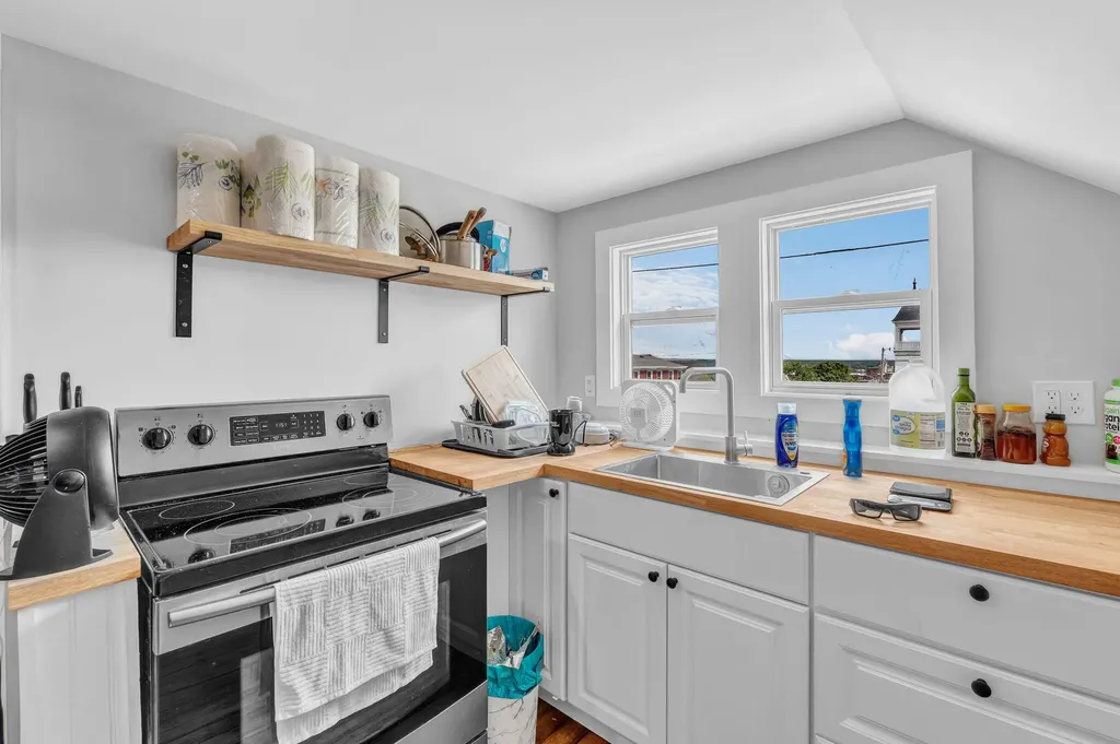 79 Hill Street Biddeford ME 04005