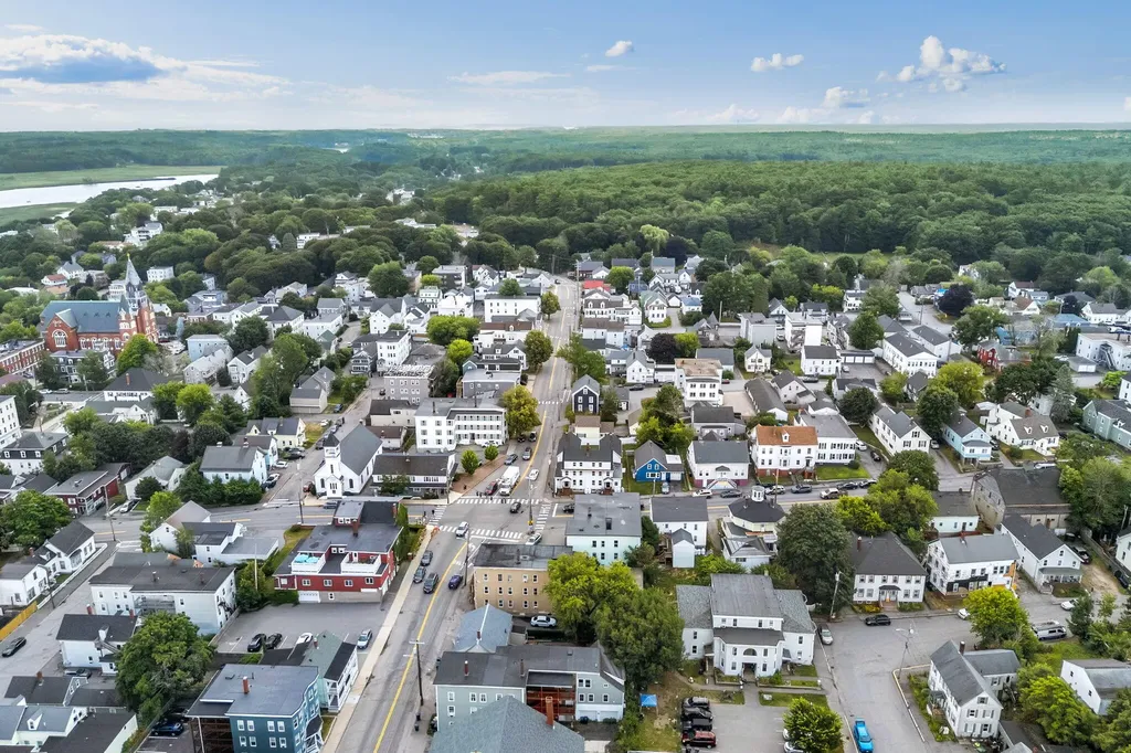 79 Hill Street Biddeford ME 04005