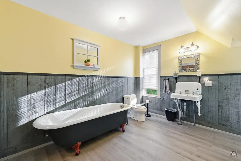 19 Coolidge Road Wayne ME 04284