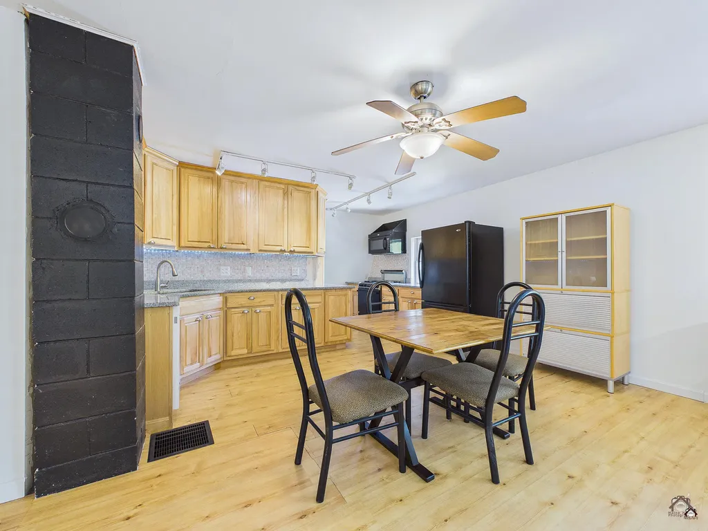 14 Sahagian Road Belgrade ME 04917