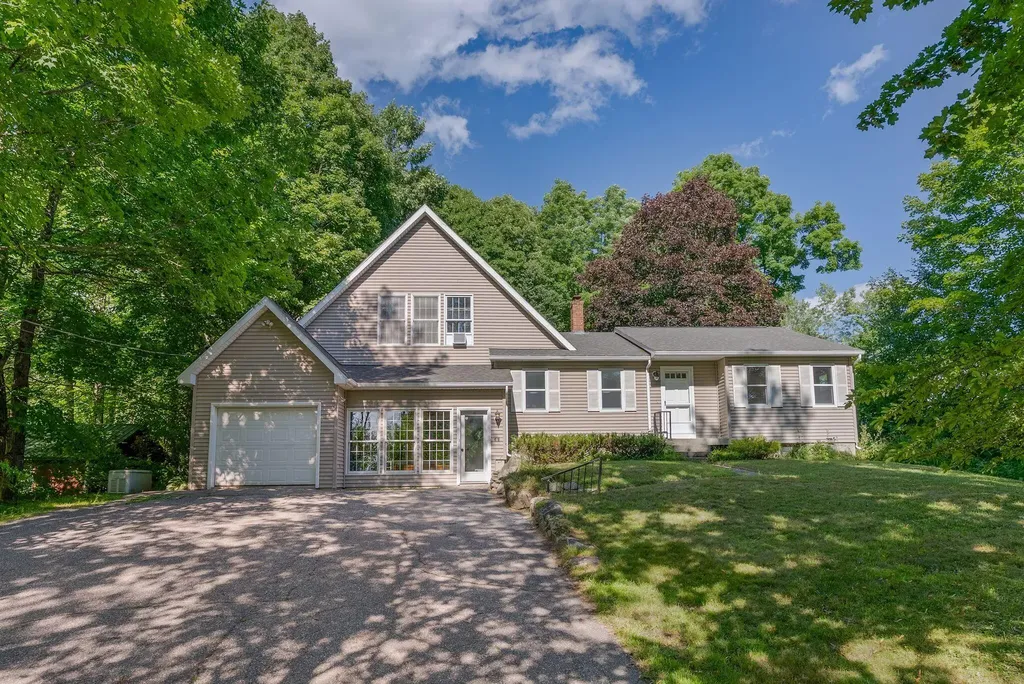 48 Old Winthrop Road Wayne ME 04284