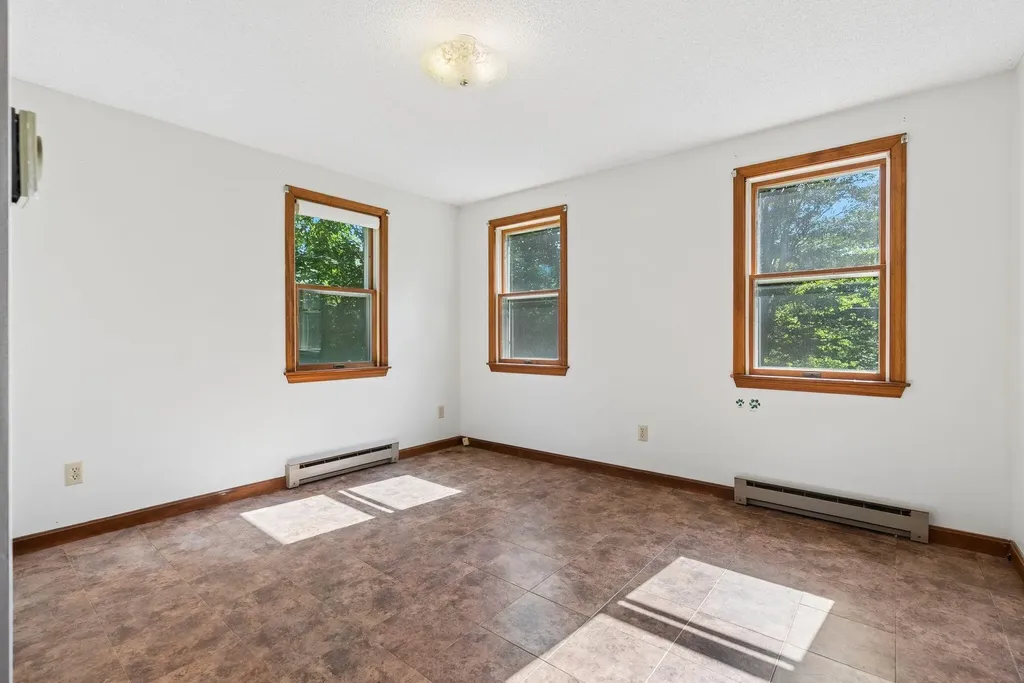 48 Old Winthrop Road Wayne ME 04284