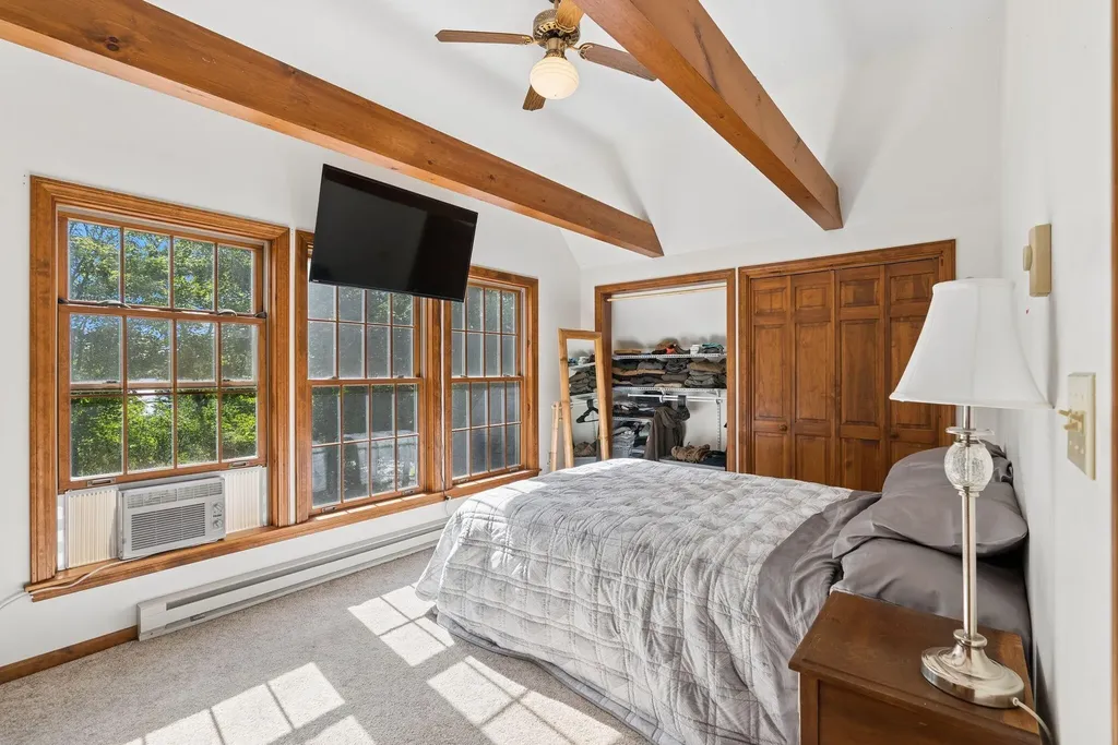 48 Old Winthrop Road Wayne ME 04284