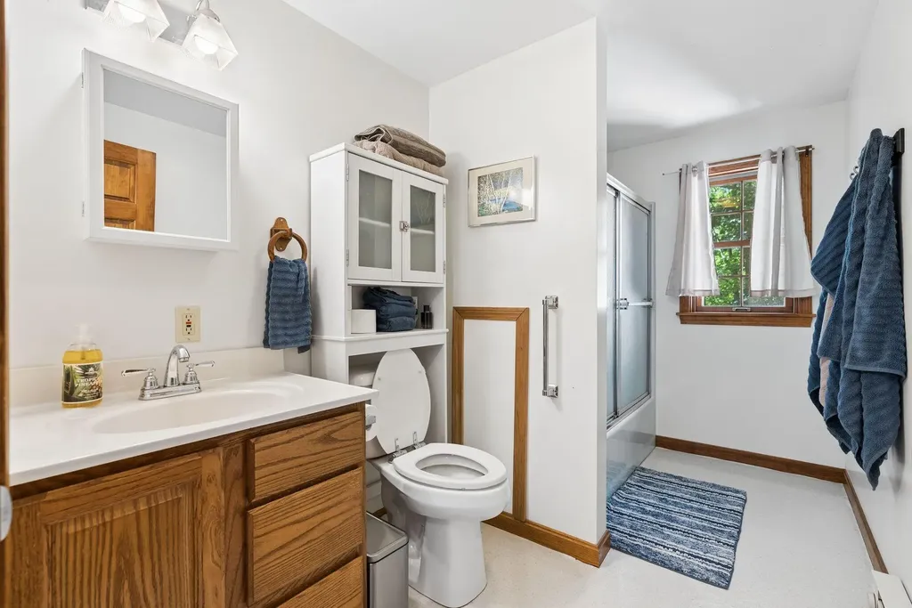 48 Old Winthrop Road Wayne ME 04284