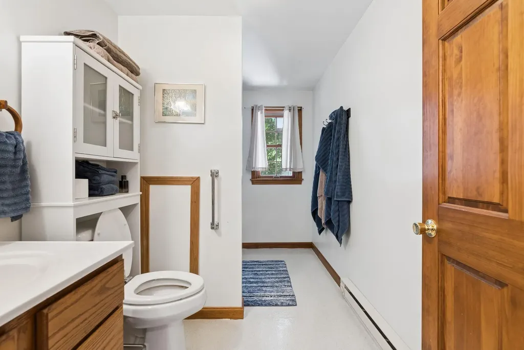 48 Old Winthrop Road Wayne ME 04284