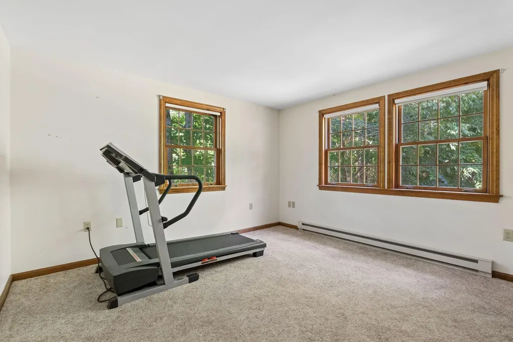 48 Old Winthrop Road Wayne ME 04284