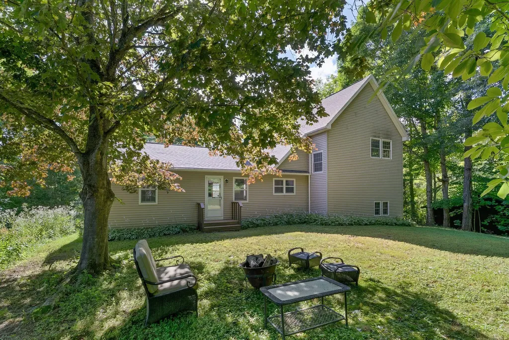 48 Old Winthrop Road Wayne ME 04284