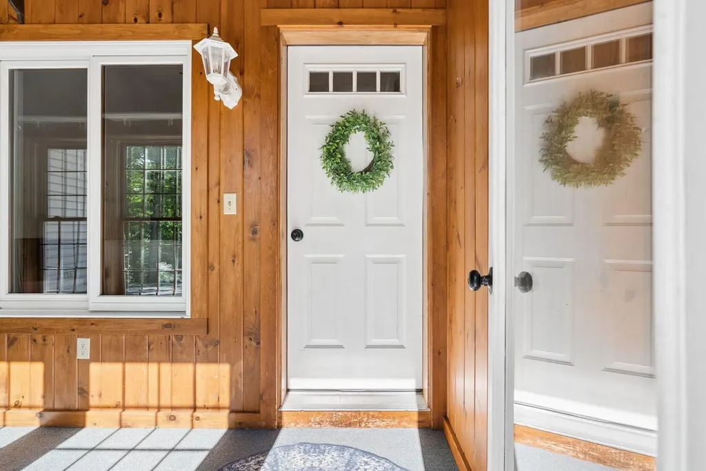 48 Old Winthrop Road Wayne ME 04284