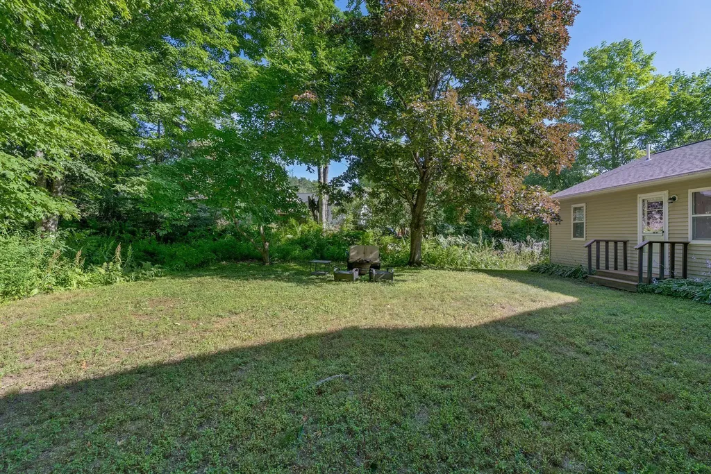 48 Old Winthrop Road Wayne ME 04284