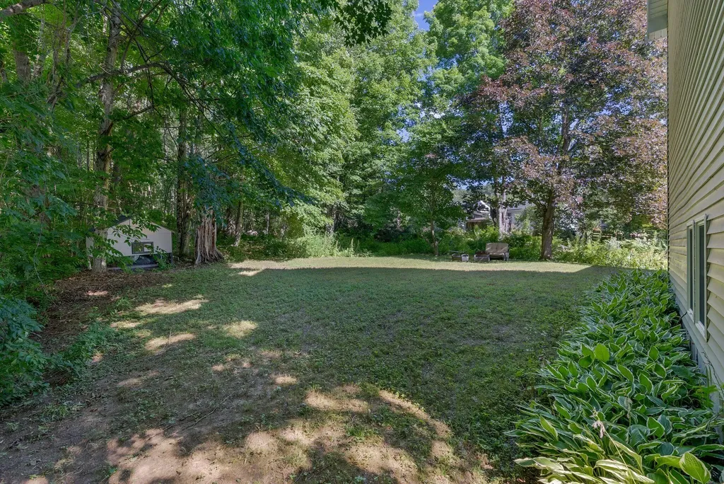 48 Old Winthrop Road Wayne ME 04284