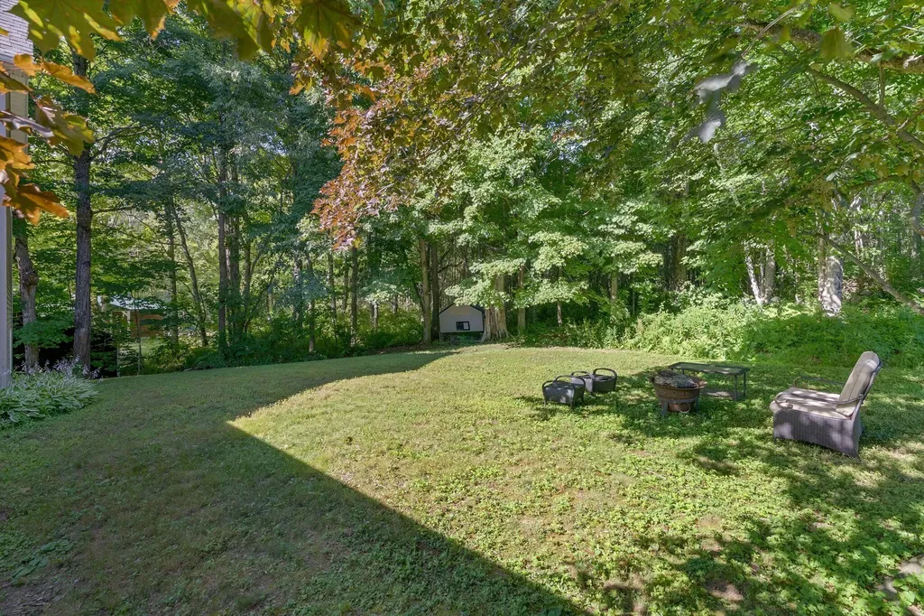 48 Old Winthrop Road Wayne ME 04284