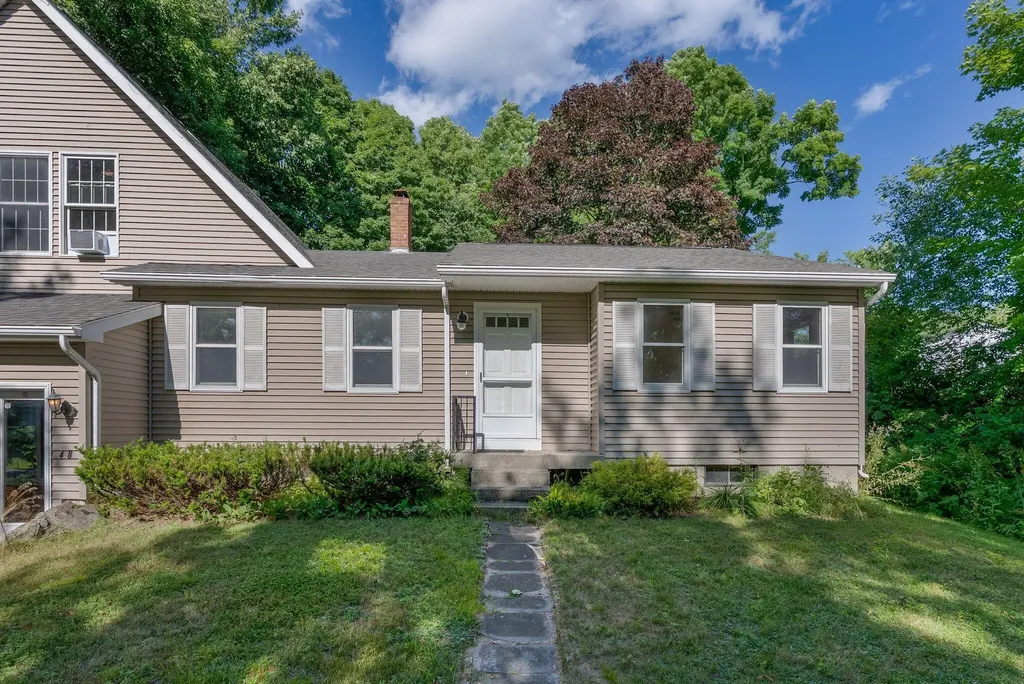 48 Old Winthrop Road Wayne ME 04284